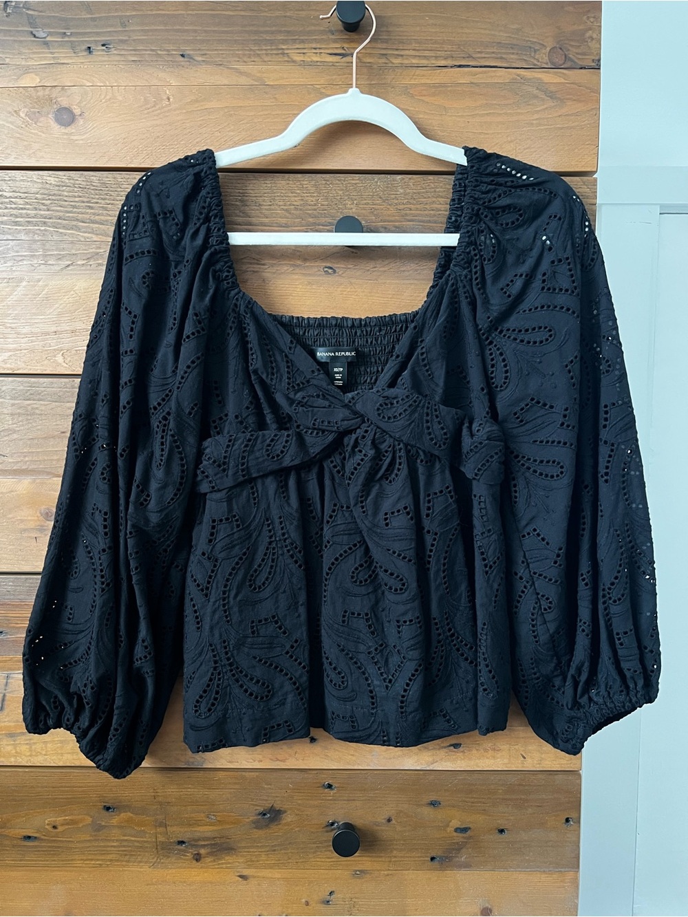 Banana Republic Embroidered Bracelet Sleeve Peplum